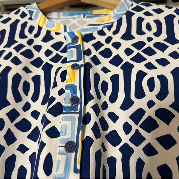 J. McLaughlin Navy Geometric Print Blouse, Size S, Pristine Condition - Picture 3 of 5